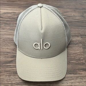 ALO Yoga Gravel Trucker Hat